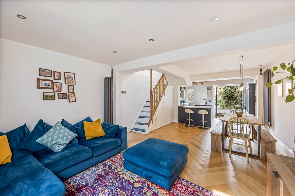 Property photo 2 of 18 4744473