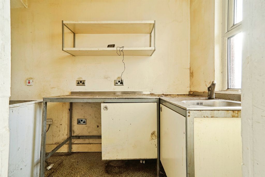 Property photo 3 of 13