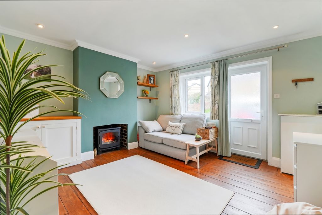 Property photo 2 of 23 Lounge