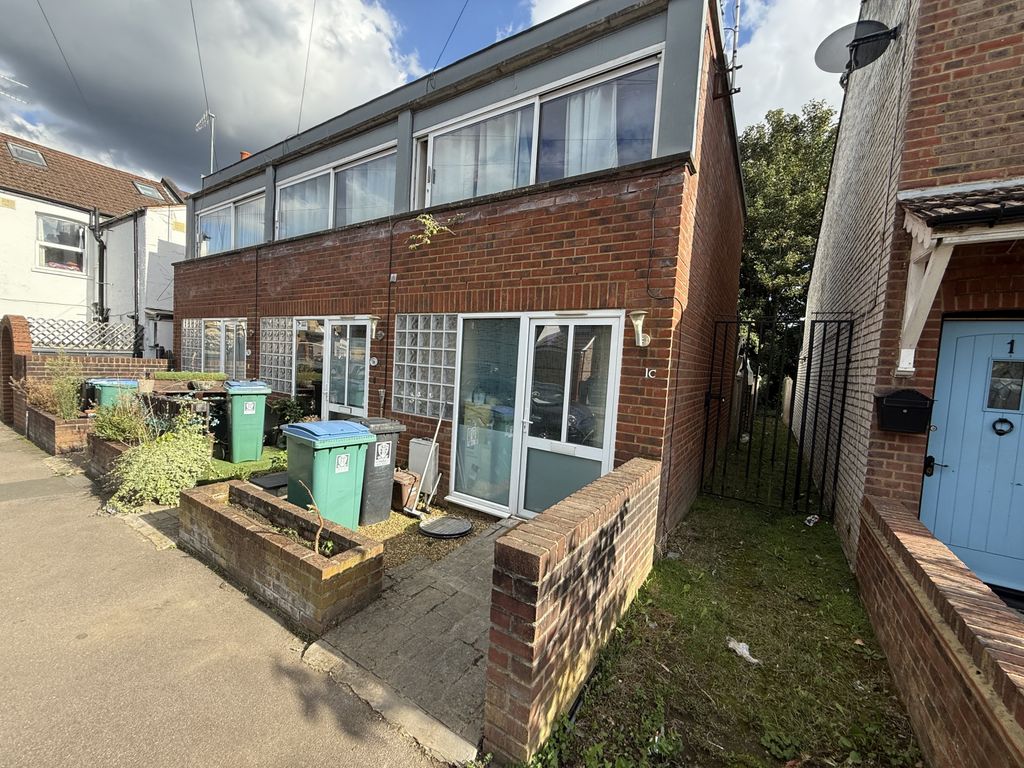 Property photo 1 of 7 One Bedroom End Terrace House For Rent