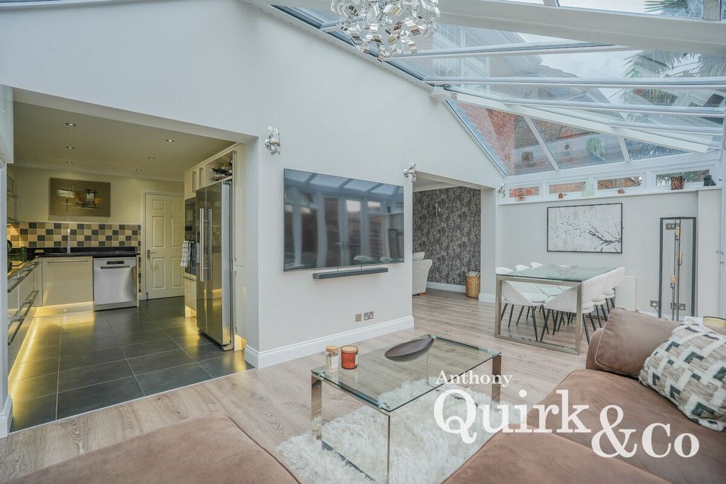 Property photo 2 of 31