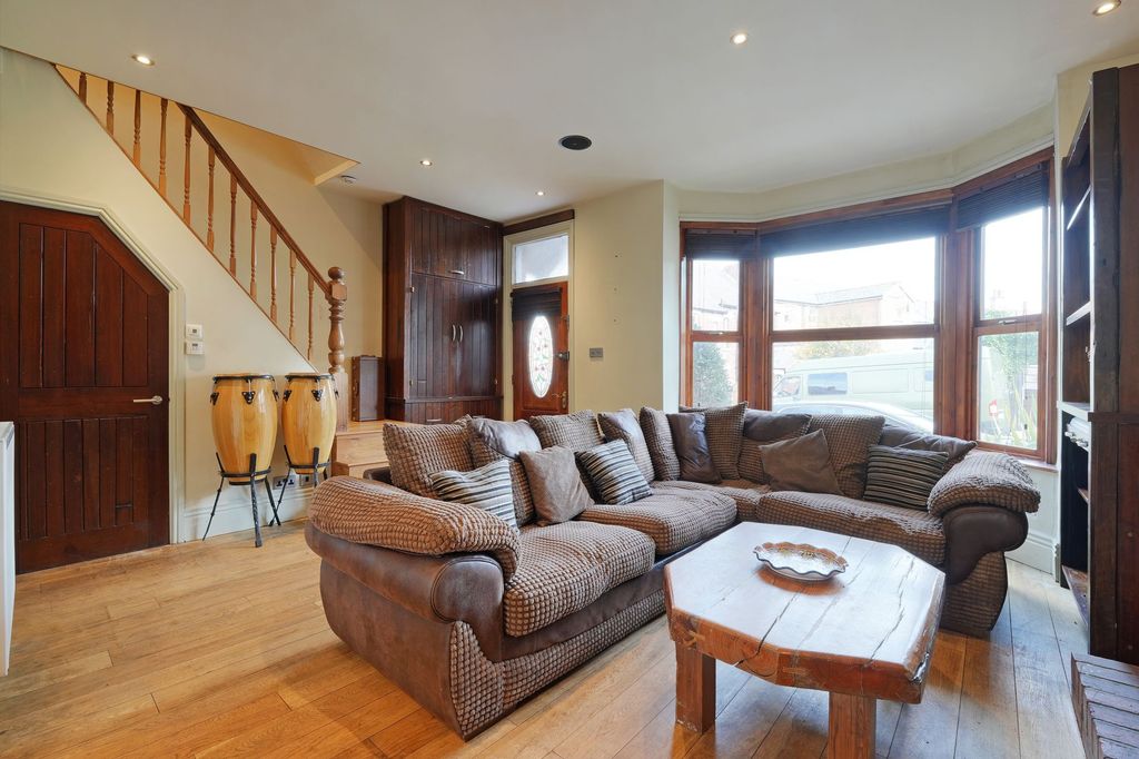 Property photo 2 of 18