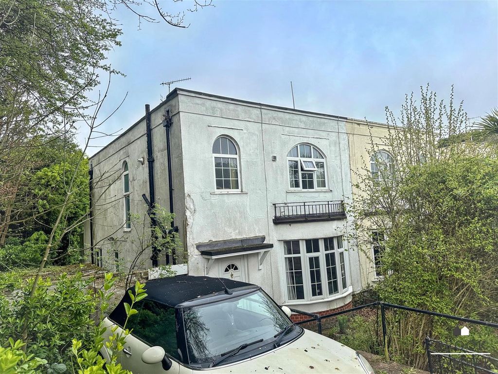 Property photo 1 of 21 01323 438506