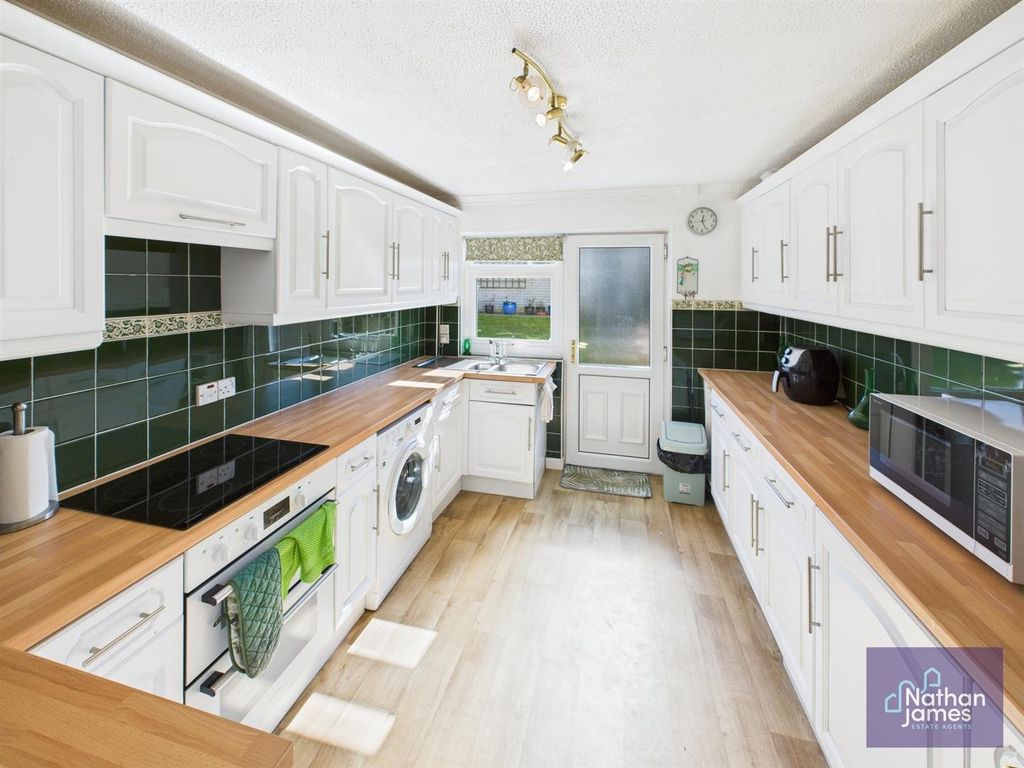 Property photo 3 of 20 Kitchen
