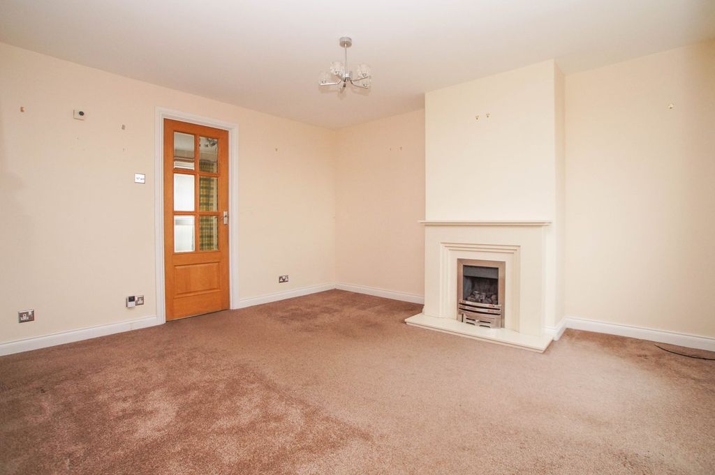 Property photo 3 of 15 Lounge