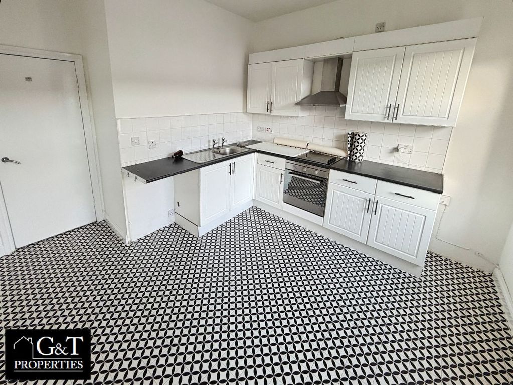 Property photo 3 of 11 Kitchen/Living Area