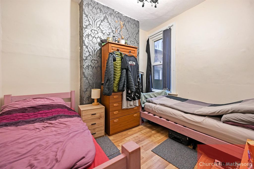 Property photo 3 of 7