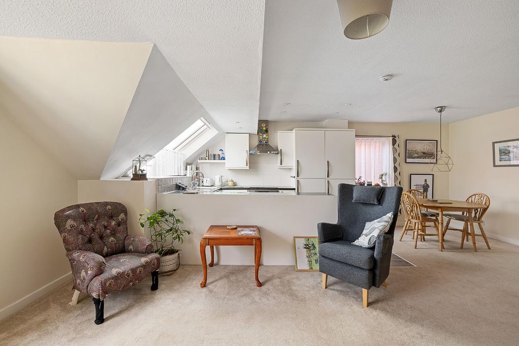 Property photo 3 of 20 Char4858.Jpg