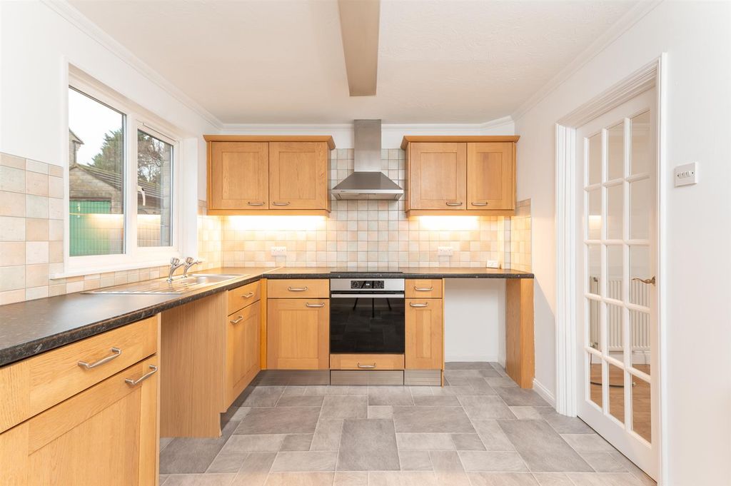 Property photo 2 of 22 Dining Kitchen