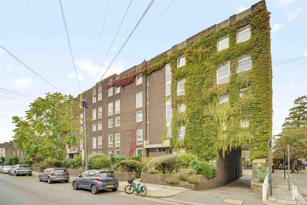 Property photo 1 of 18