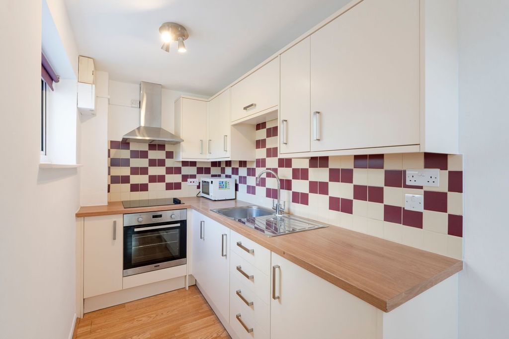 Property photo 3 of 12 Kitchen