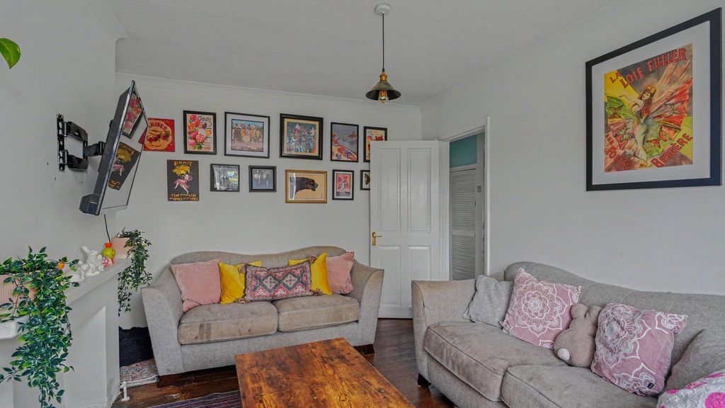 Property photo 3 of 17