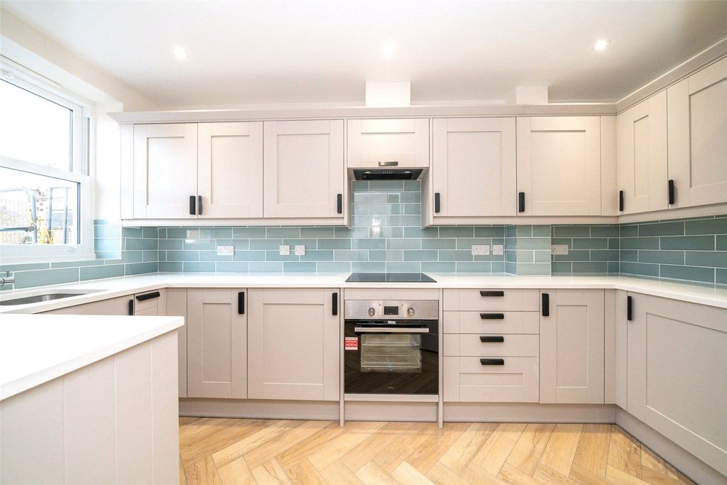 Property photo 2 of 18 Picture No. 04