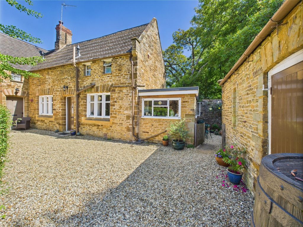 Property photo 1 of 17 1. Cam04922G0-Pr0025-Still026