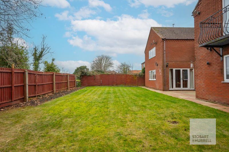 Property photo 3 of 25 Lawn Garden