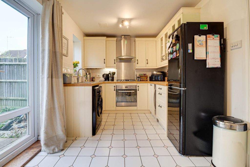 Property photo 3 of 13 Kitchen