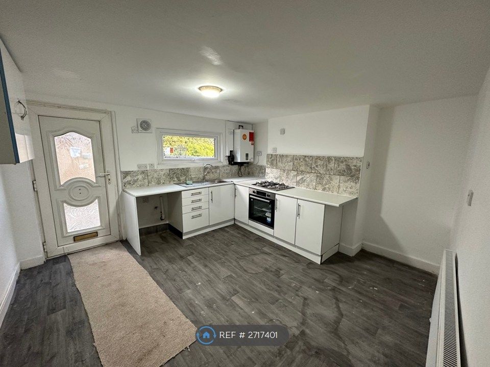 Property photo 2 of 9 Kitchen