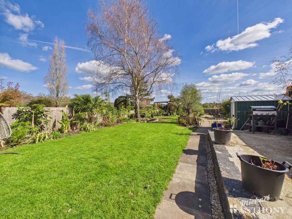 Property photo 3 of 18 Cam03852G0-Pr0604-Still001