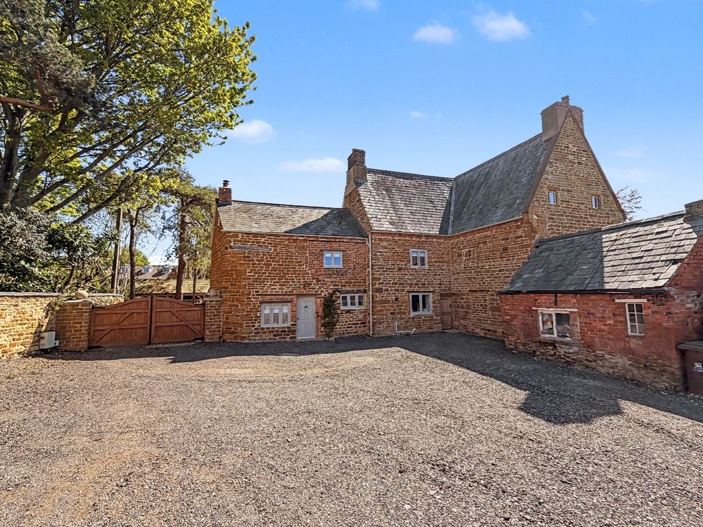 Property photo 3 of 70 4982715