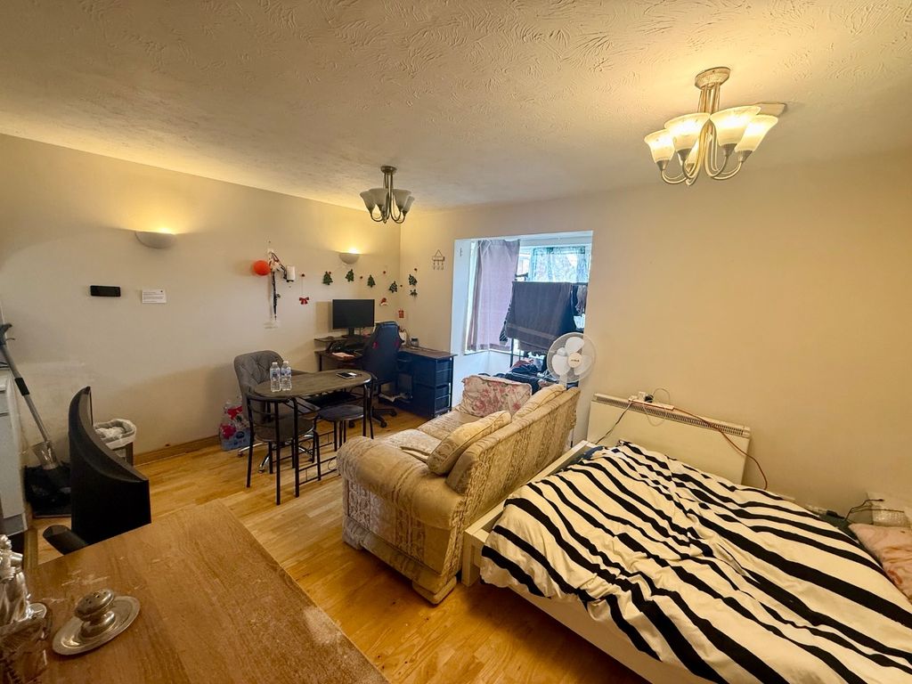 Property photo 2 of 7 5098942