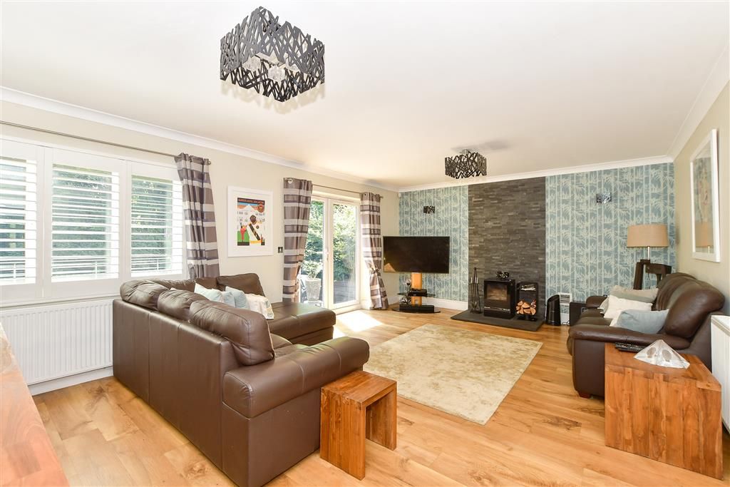 Property photo 1 of 17 Lounge