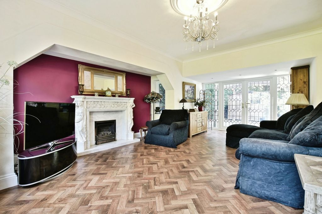 Property photo 3 of 28 Pbox-Img.Jpg
