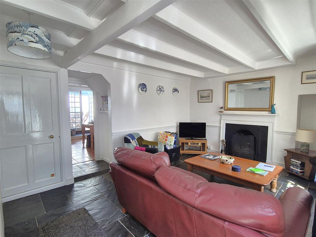 Property photo 2 of 16 Sitting Room.Jpg