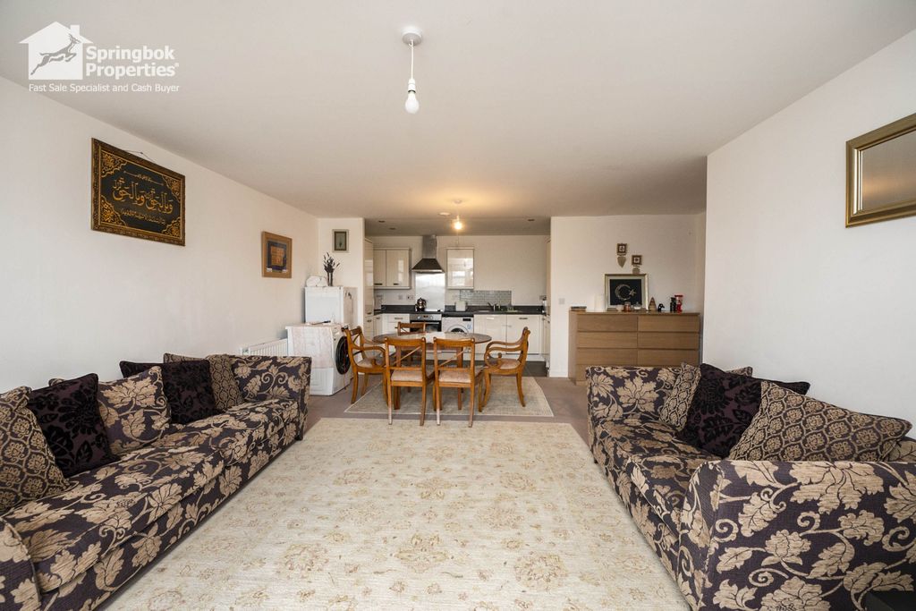 Property photo 3 of 13 Lounge