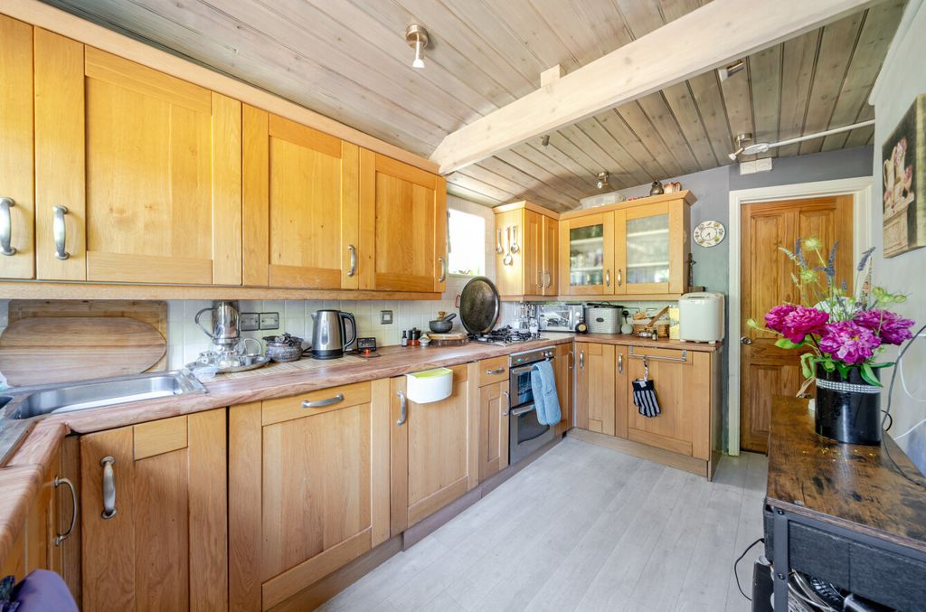 Property photo 2 of 18 1484212-17-6A4780...