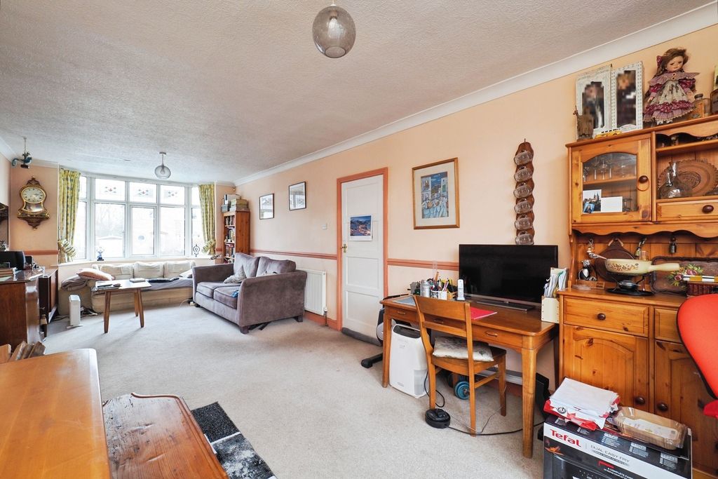 Property photo 3 of 18 Living Room