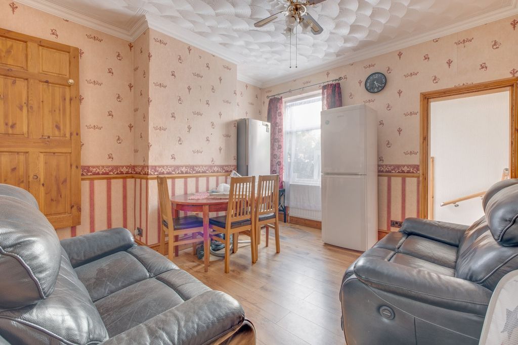 Property photo 3 of 11 Picture No. 02