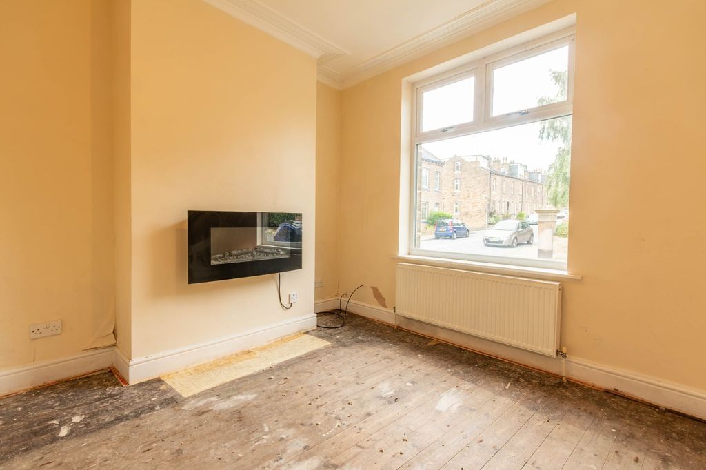 Property photo 2 of 18 Picture No. 24