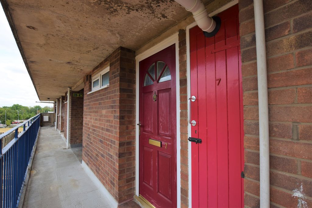 Property photo 2 of 9