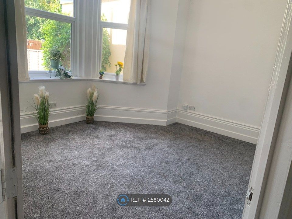 Property photo 1 of 12 Front Room