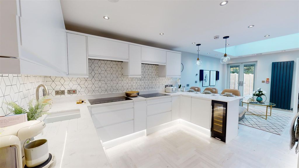 Property photo 3 of 14 77-Heeley-Road-Kitch