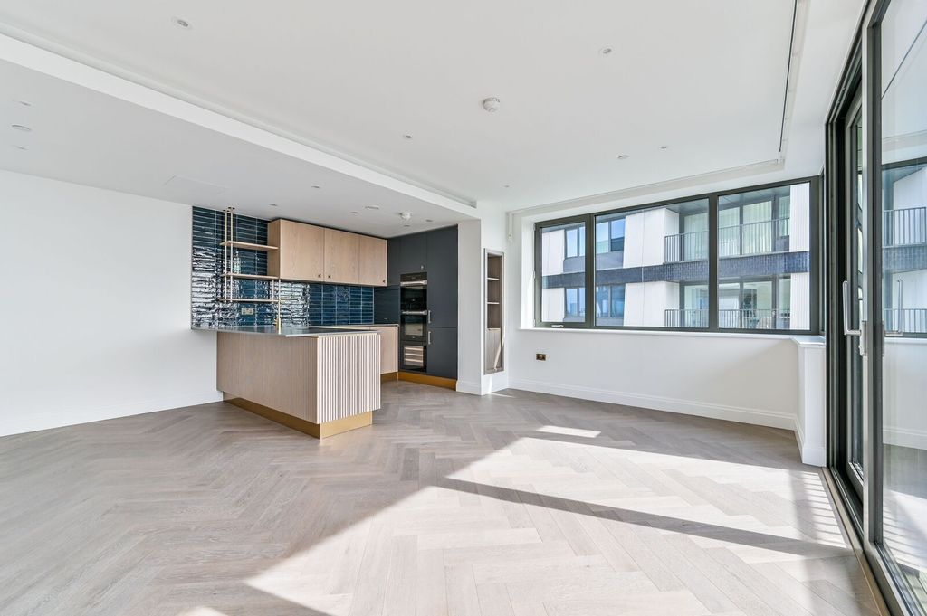 Property photo 1 of 33