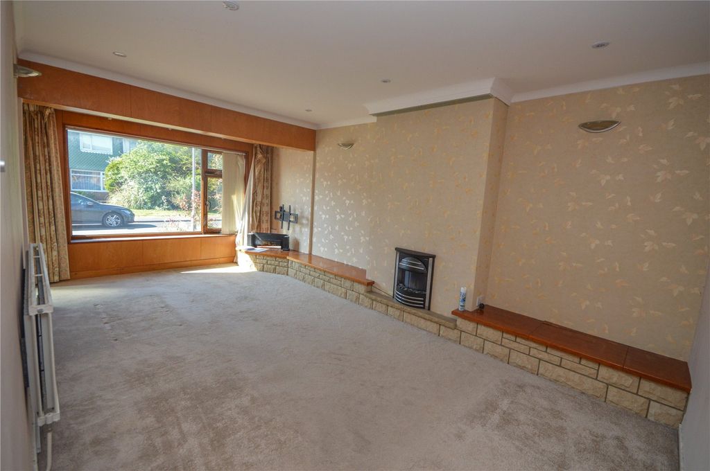 Property photo 2 of 13 Lounge