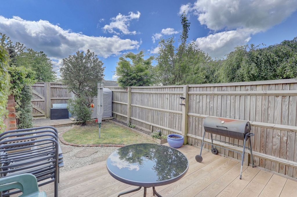 Property photo 2 of 12 Picture No. 24
