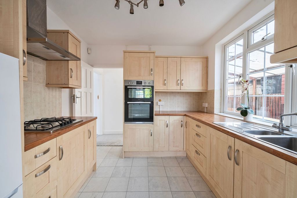 Property photo 2 of 23