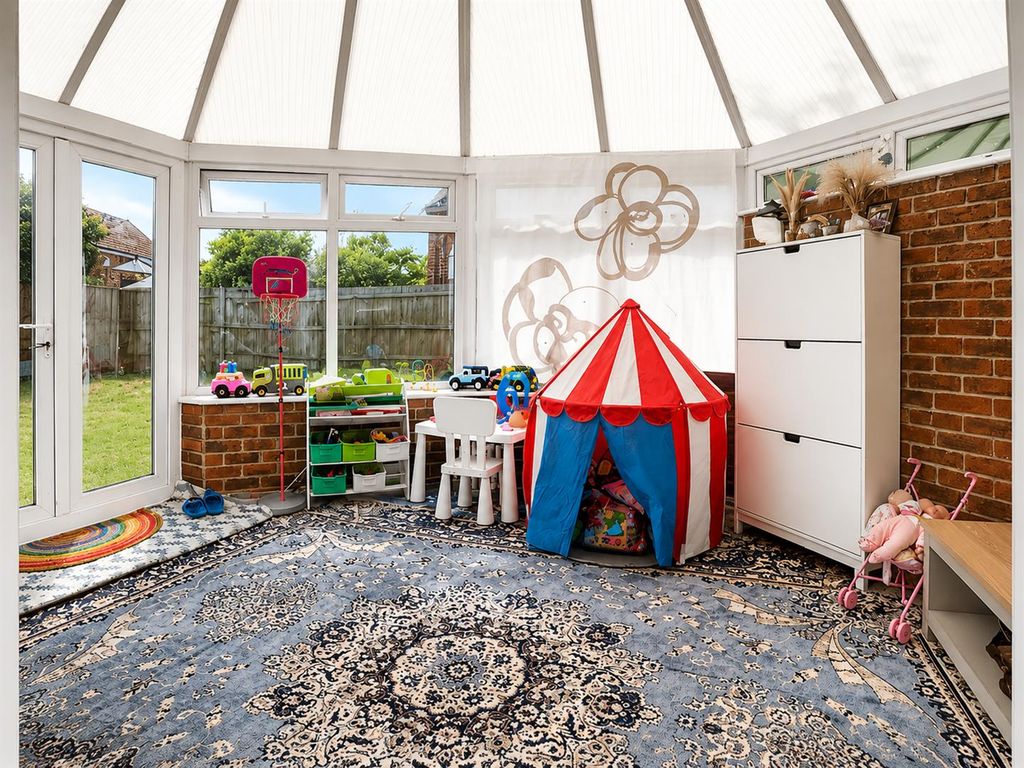 Property photo 3 of 14 58Fb662A-d5F5-4Cea-A498-6615E8F6A26A.Png