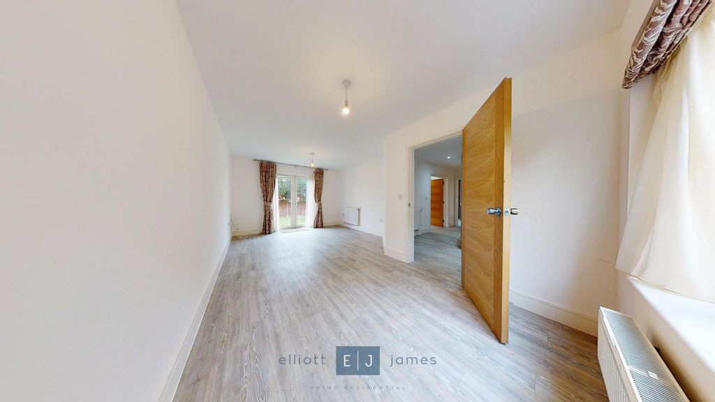 Property photo 3 of 25