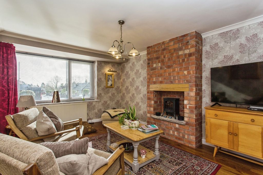 Property photo 3 of 20 Lounge