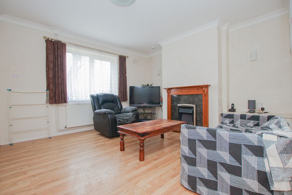 Property photo 3 of 16 5045273