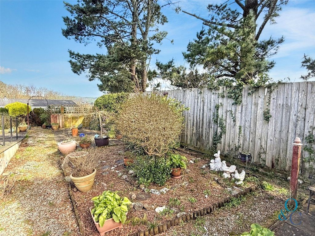 Property photo 2 of 17 Picture No. 01