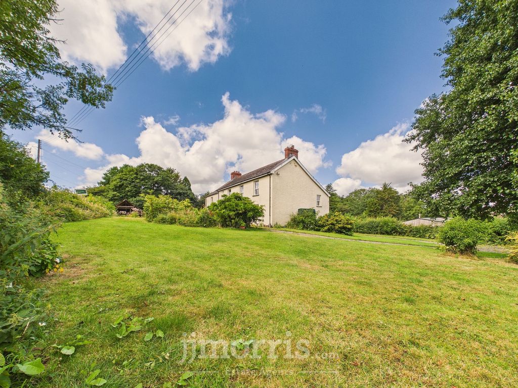 Property photo 2 of 25