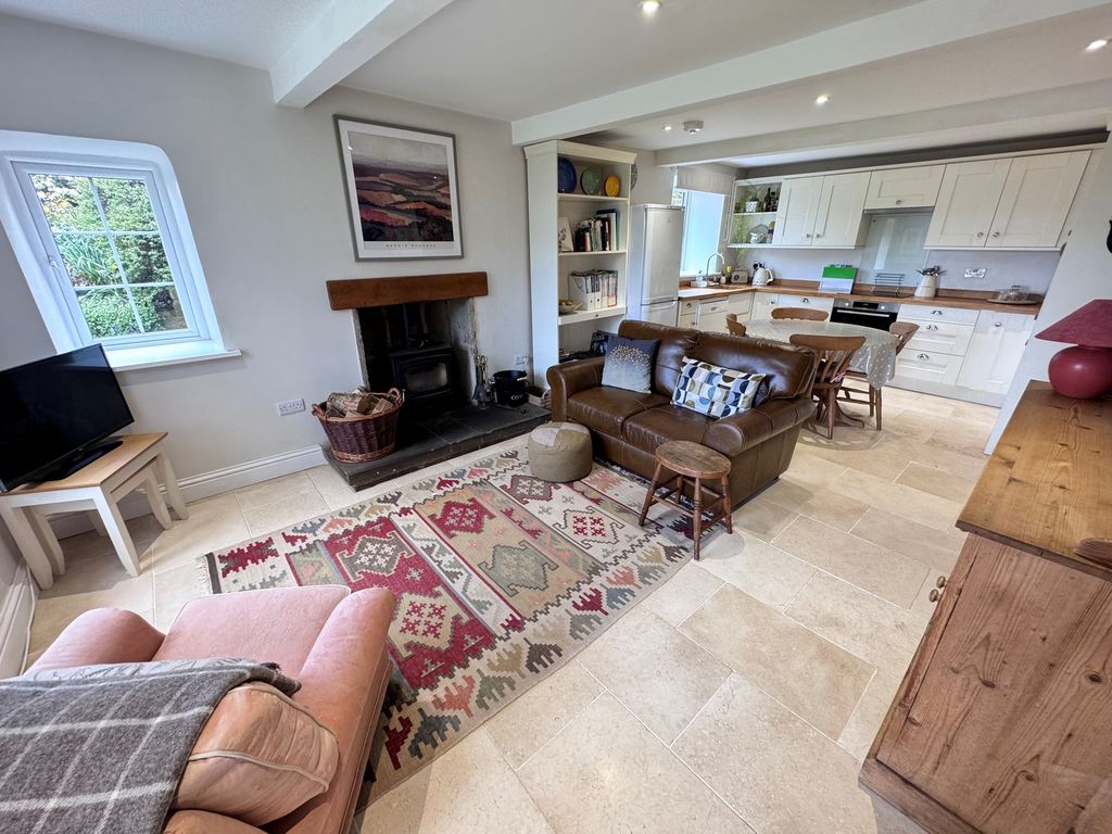 Property photo 2 of 32