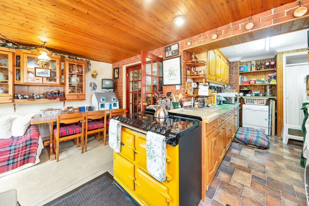 Property photo 2 of 14