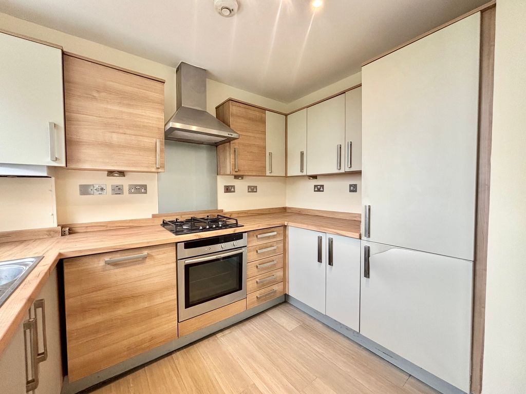 Property photo 3 of 8 Img_3933