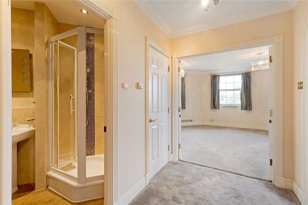 Property photo 2 of 9 Picture No. 18