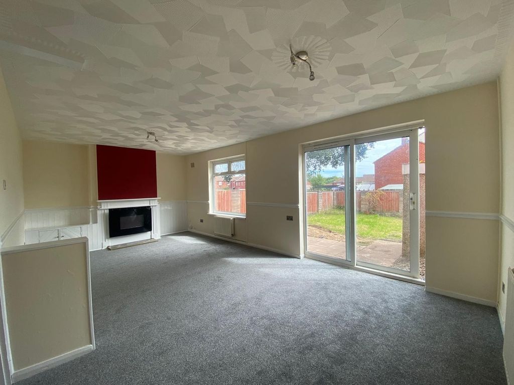 Property photo 3 of 10 Front